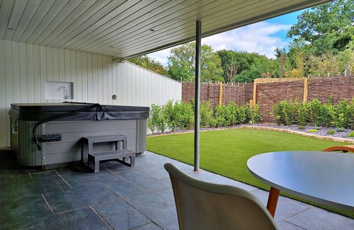 Liverton House | Beautiful villa for 2 guests with WIFI, hot tub