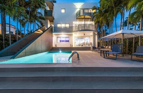Northeast Coconut Grove Villa | Beautiful Villa Have in Miami