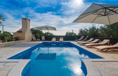 Lisicici Villa | Beautiful villa in Lisicic with private pool