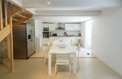 Plomeur Villa | Beautiful villa in Plome with private pool