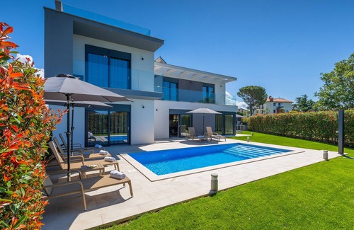 Musalez Villa | Beautiful Villa Monsa with sea views, just 5 km from Poreč