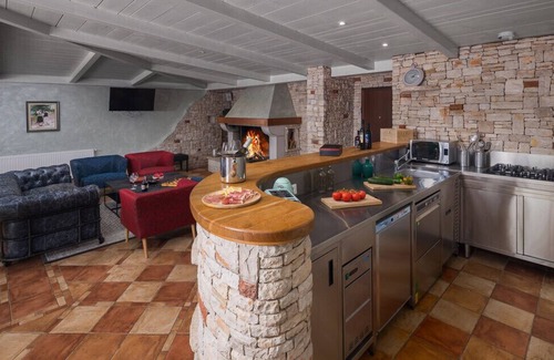 Valtura Villa | Beautiful Villa Omo with pool in Pula