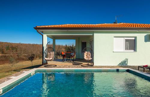Radini Villa | Beautiful villa Petar with pool in Brtonigla