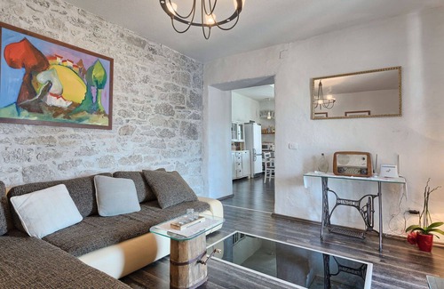Salakovci House | Beautiful villa with A/C, WIFI, private pool, TV, terrace, pets allowed, panoramic view and par.