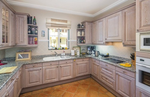 Almancil House | Beautiful villa with garden and Jacuzzi in stunning location