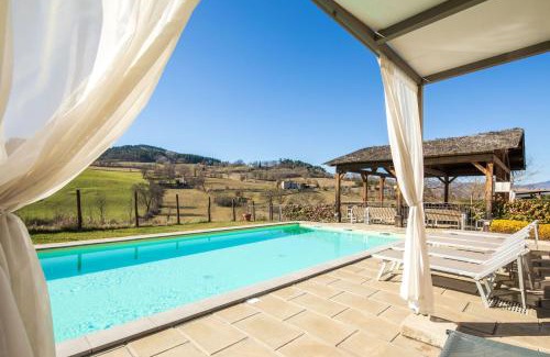 Porrena Villa | Beautiful villa with private lawn, pool and luxury SPA by VacaVilla