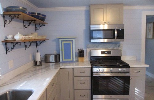 Ocean Springs Cottage | Beautiful vintage cottage remodeled in Old Ocean Springs