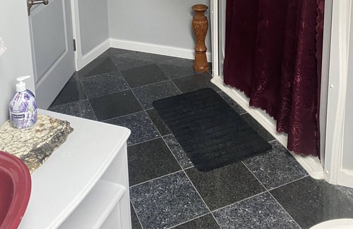 Frontenac House | Beautiful waterfront home