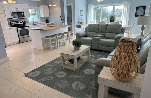 Port Charlotte - Charlotte Harbor House | Beautiful waterfront home, heated pool, bbq, dock, close to beaches, restaurant