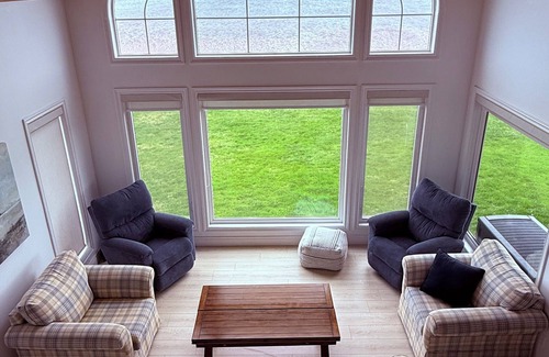 New London Cottage | Beautiful Waterfront cottage in New London