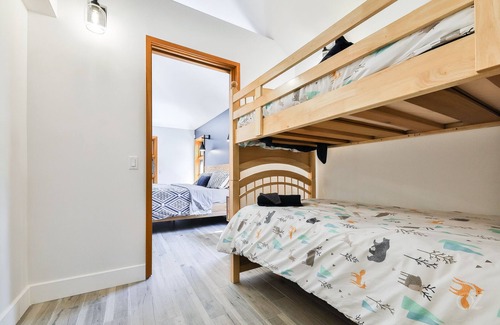 Saint Come Ski Chalet | Beautiful waterfront cottage, with fireplace and spa.