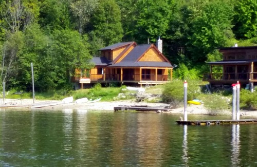 Proctor House | Beautiful Waterfront Cabin on Kootenay Lake