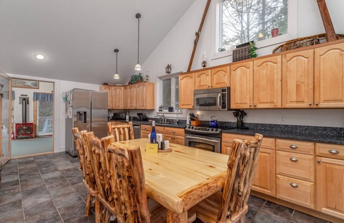 Acworth House | Beautiful Waterfront , four season home on charming Crescent Lake!