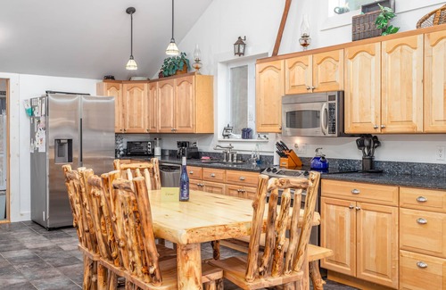 Acworth House | Beautiful Waterfront , four season home on charming Crescent Lake!
