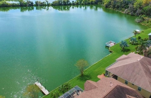 Nichols House | Beautiful Waterfront House for the Family