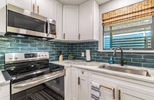 Weeki Wachee Gardens Apartment | Beautiful Weeki Wachee river house with kayaks, slide, and river views