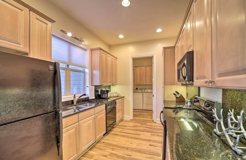 Whittier Condo | Beautiful Whittier Condo w/Deck + Mtn Views!