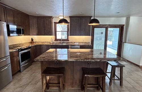 Upper Rattlesnake House | Beautiful Winter Wonderland