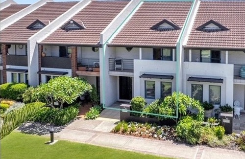 Carrington House | Beautifully 3 bedroom property overlooking Newcastle Harbour