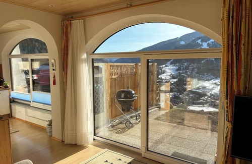 Untertschern Apartment | Beautifully renovated 70 m² modern garden apartment wood-burning fireplace