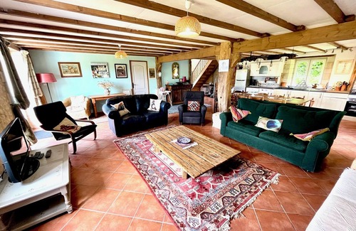 Montmoreau-Saint-Cybard Villa | Beautifully converted barn In peaceful and stunning location with private pool.