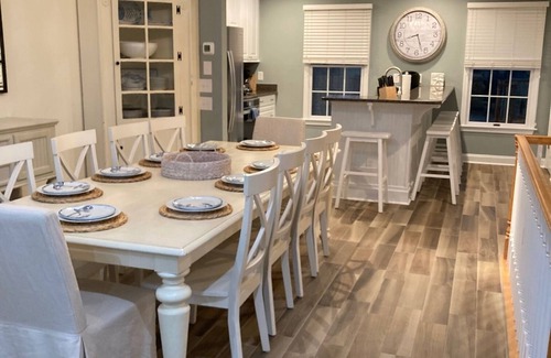 Buck Island House | BEAUTIFULLY DECORATED ~ CLOSE TO THE BEACH ~ 5 BEDROOM/4 BATH