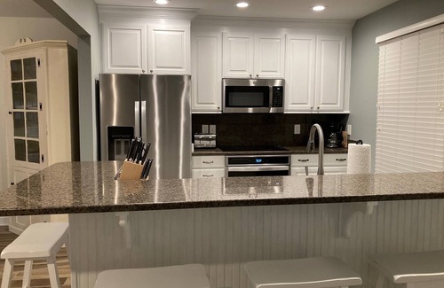 Buck Island House | BEAUTIFULLY DECORATED ~ CLOSE TO THE BEACH ~ 5 BEDROOM/4 BATH