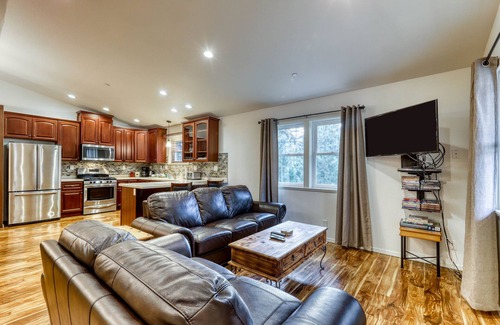 Humboldt Hill House | Beautifully-decorated home w/new appliances - close to shopping & the redwoods