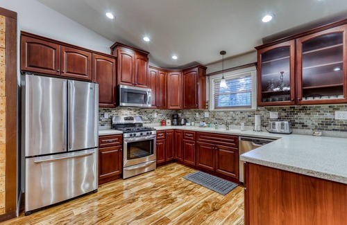 Humboldt Hill House | Beautifully-decorated home w/new appliances - close to shopping & the redwoods