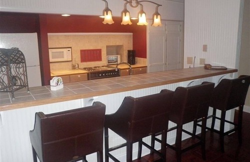 Lake Oconee Cottage | Beautifully extra large,1700sq ft., one bedroom 1.5 bath cottage/timber views