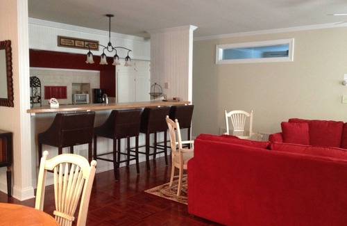 Lake Oconee Cottage | Beautifully extra large,1700sq ft., one bedroom 1.5 bath cottage/timber views