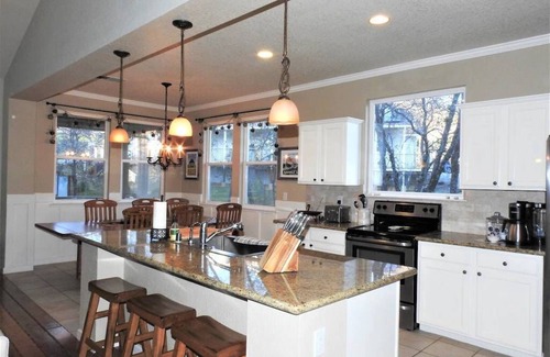 Angels Camp House | Beautifully furnished home with HOT TUB