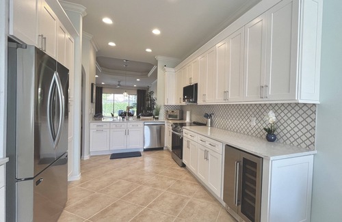 Caldecott Villa | Beautifully furnished, minutes to Downtown Naples, beaches, and Marco Island