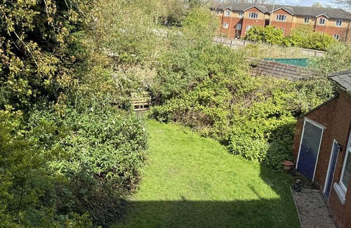 Liverpool Apartment | Beautifully Lit Airy 1-bed Apartment in Liverpool