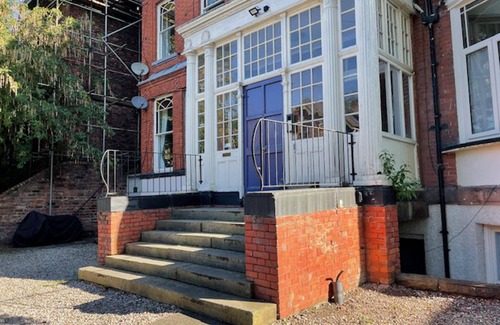 Liverpool Apartment | Beautifully Lit Airy 1-bed Apartment in Liverpool