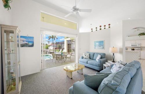 Marco Island House | Beautifully maintained waterfront home with pool