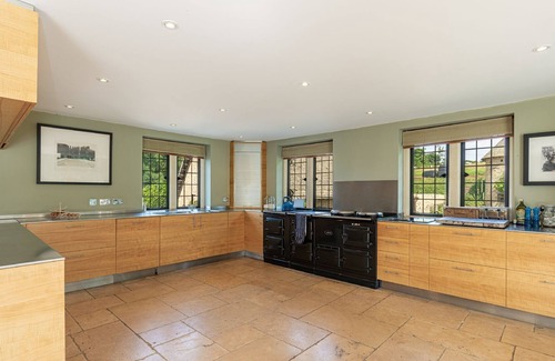 Great Rollright Cottage | Beautifully presented holiday home in the Cotswolds with a hot tub - Priory Farmhouse
