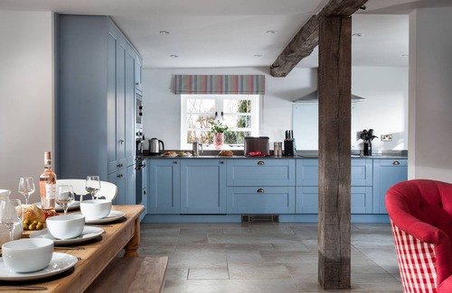 Cow Honeybourne Cottage | Beautifully presented, The Gables is the perfect setting for families and friends to get together
