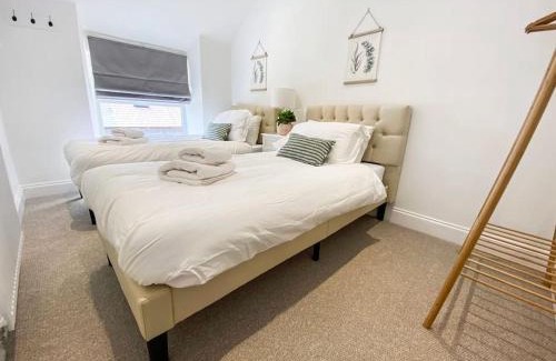 Rhyd-y-clafdy House | Beautifully Presented 5 BR House with Hot Tub