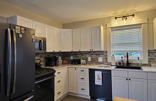 Grand Haven House | Beautifully redone! Fenced yard, close to downtown, no pet fees! n