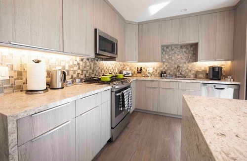 Sherman Oaks Villa | Beautifully Remodeled 4BR Home-Outdoor Dining BBQ