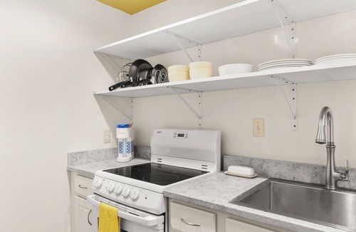 French Quarter House | Beautifully Remodeled French Quarter Townhome w Pool Courtyard WD. Close to CBD!