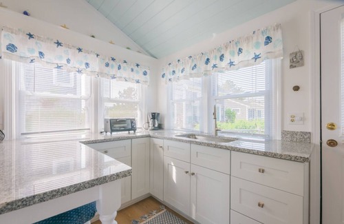 East Sandwich Cottage | Beautifully Renovated Marsh Front Cottage