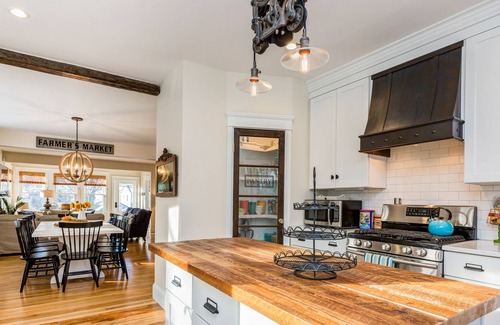 Willard House | BEAUTIFULLY Renovated: 6 min to DT Portland, 3 blocks to Willard Beach.