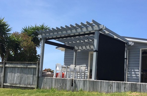Pauanui House | Beautifully renovated parkside beach house