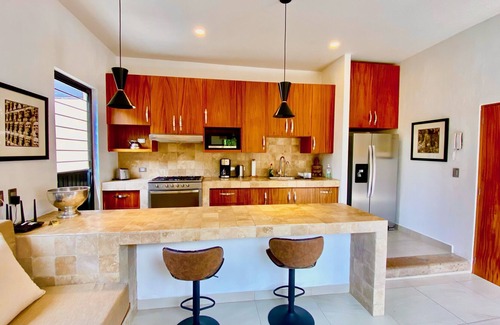 San Antonio Tlayacapan House | Beautifully Renovated Private 1 Bedroom Guesthouse - Walk to everything.