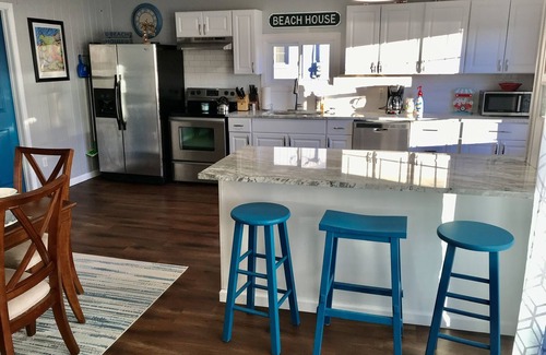 Hillsboro House | Beautifully renovated 3BR house w/lake views