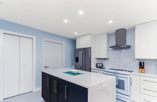 Sarasota Condo | Beautifully Renovated Bright Condo, Heated Pool, Tennis Courts, Putting Green, Ready to Book!