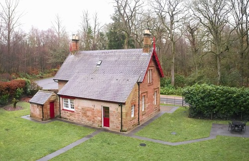 Carlisle Apartment | Beautifully restored former gatehouse standing proudly at the entrance