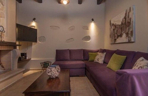Vizari Villa | Beautifully restored character house with private pool in a countryside village!